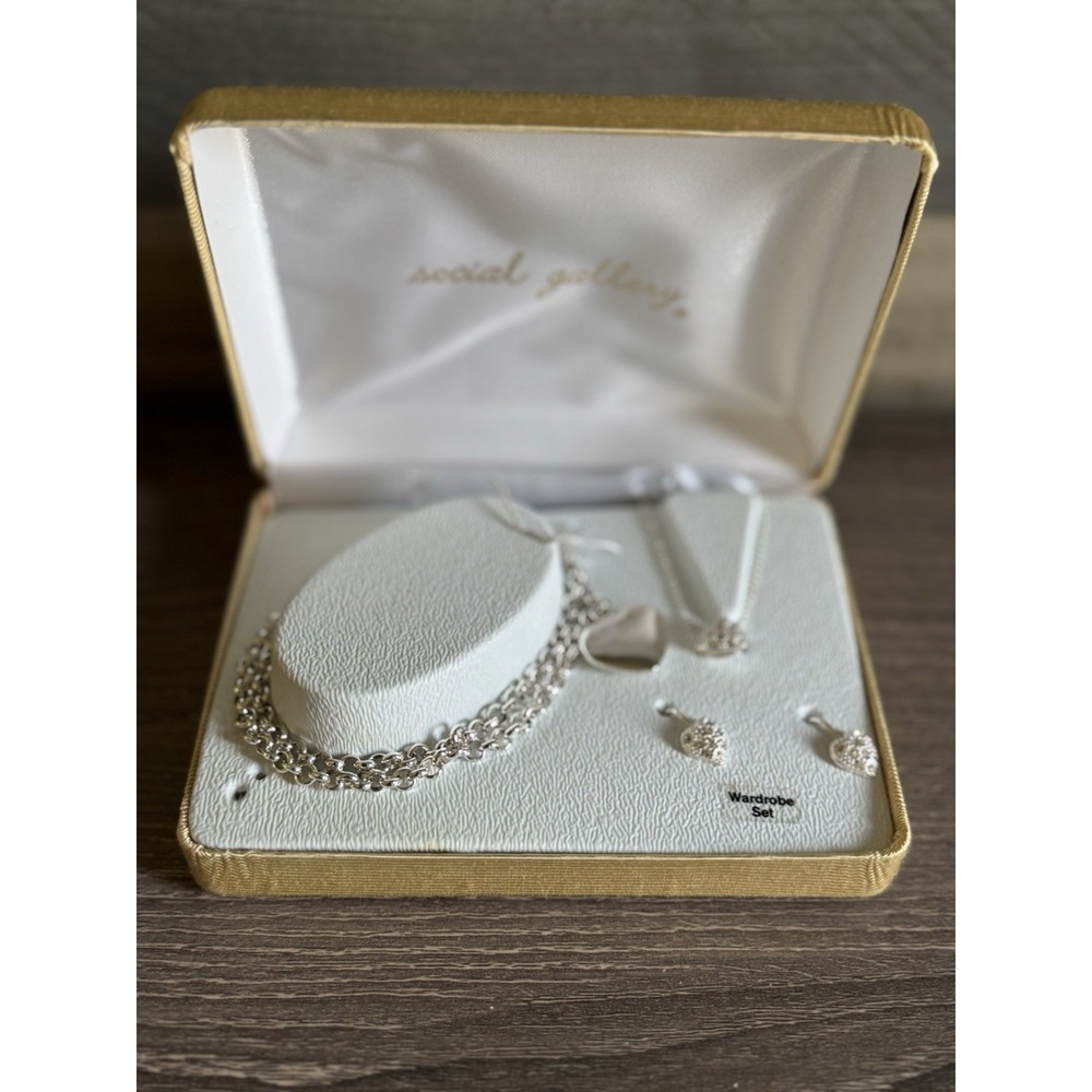 Social Gallery Vintage‎ Wardrobe Set Silver Tone Necklace Heart Stud Earrings